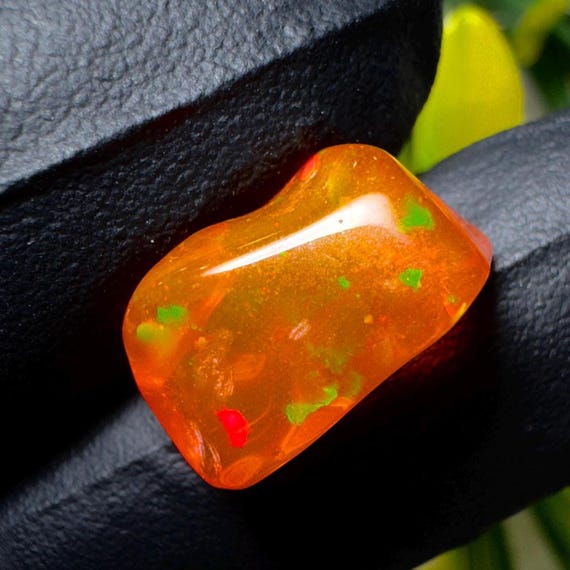 Cabochon Ovale En Opale éthiopienne Multicolore - Naturelle, Non Traitée, 2.00 Carats