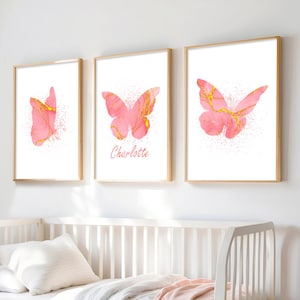 3er Set Kinderzimmer Schmetterling Wand Kunst Drucke, Baby Mädchen Name Schmetterling, Rosa und Gold Mädchen Raum Dekor, personalisierte Kinderzimmer Poster, Mädchen Kunst
