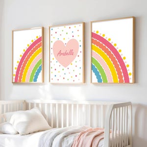 Juego de 3 impresiones de pared de arcoíris brillantes, decoración de habitación infantil rosa, impresiones con nombre de bebé, impresiones personalizadas para dormitorio de niña, regalos para niñas, decoración de arcoíris