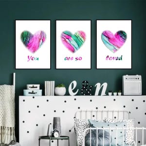 Stampe "Sei così amato", set di 3 stampe a forma di cuore, decorazione per camera da letto rosa e verde acqua, stampe da parete con affermazioni per ragazze adolescenti, stampe con cuori rosa.