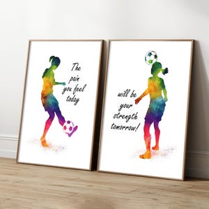 Set di 2 stampe murali da calcio con affermazione femminile, stampe positive per ragazze calciatrici, regalo sportivo per ragazze, arte per la stanza da calcio, decorazione per la stanza da calcio per ragazze