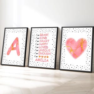Set di 3 stampe per cameretta per bambine con affermazioni, decorazioni murali rosa per adolescenti, stampa di nome e iniziale, decorazione a pois per cameretta, "Sono gentile", cameretta rosa
