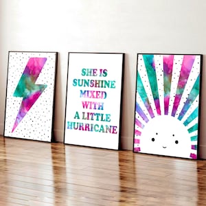 Lei è un raggio di sole mescolato a un piccolo uragano, set di 3 stampe rosa e verde acqua, decorazione per la camera da letto di una bambina, stampa con fulmine, stampa con raggio di sole