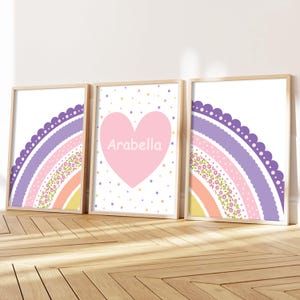 Juego de 3 láminas de arcoíris pastel para habitación infantil, decoración con nombre de bebé, arte de pared de arcoíris personalizado, láminas personalizadas para dormitorio de niña, arte rosa y morado.