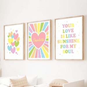 Set di 3 stampe "Love Sunshine", set per cameretta dei bambini con colori arcobaleno, poster personalizzato con cuori pastello, stampe da parete con affermazioni per bambini, stampe con nomi per bambine