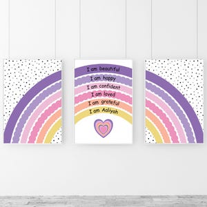 Set di 3 stampe da parete arcobaleno, decorazioni per la cameretta dei bambini viola, stampe con nomi per bambini, stampe da parete con affermazioni per bambine, decorazioni arcobaleno per la cameretta delle bambine, cameretta rosa