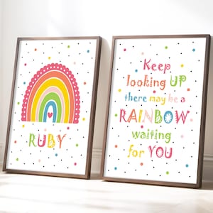 Set di 2 stampe con affermazioni arcobaleno per la cameretta delle bambine, decorazioni murali con nomi arcobaleno, decorazioni colorate per la cameretta delle bambine, stampe per la sala giochi dei più piccoli, formato A5, A4, A3.