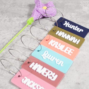 Namensschild für Rucksack, Acryl Schlüsselbund, personalisiertes Geschenk für Kinder Jungen, Name Schlüsselbund, benutzerdefinierte Taschenanhänger, Schulanfang, Namensschild für Kinder