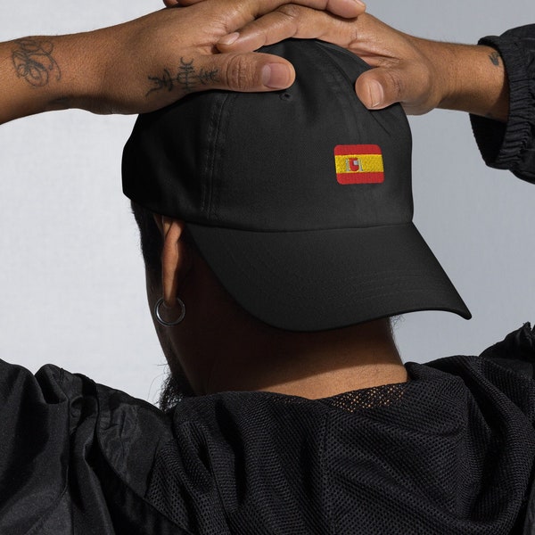 Cap made of 100% cotton with minimalist embroidered Spain flag / Unisex dad hat / Gift for Spaniards / Souvenir Spain