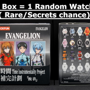 Pu&ograve; includere: Una scatola nera con la scritta "EVANGELION" e immagini di personaggi anime. La scatola &egrave; etichettata "Time Instrumentality Project" e contiene un orologio casuale. Una seconda scatola mostra i design degli orologi.