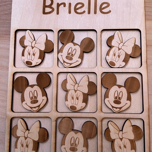 Tres en raya de Mickey y Minnie / 18 x 13 cm / Juego de madera personalizado / Regalo para cruceros de Disney / Extensor de pez / Juego de viaje / Recuerdo para niños