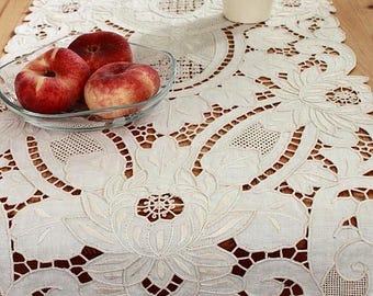 Tischläufer beige, Richelieustickerei in zwei Größen