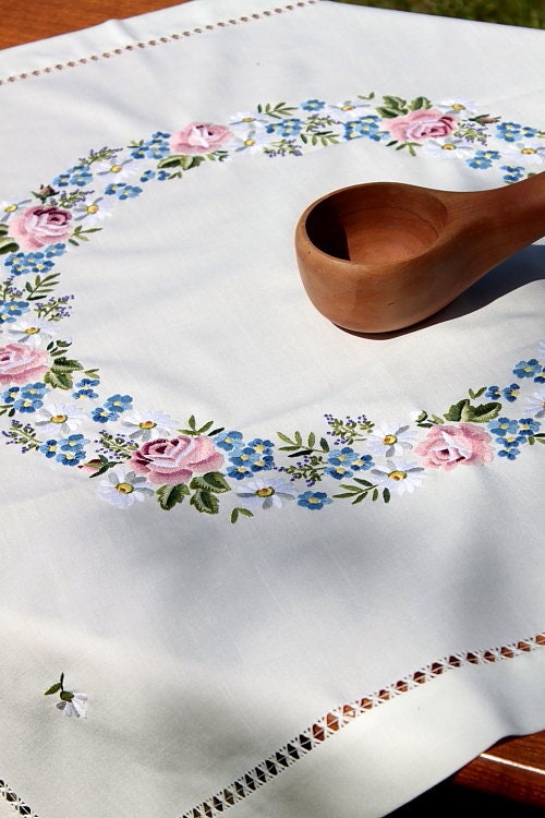 Tablecloth flower wreath handmade