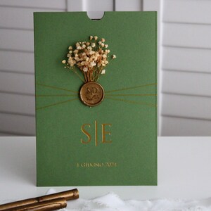 Grün und Transparent Plexiglas Einladung, Benutzerdefinierte Buchstabe Hochzeitseinladung, Initial Blumen Einladung, Gold - Silber vergoldet Einladung