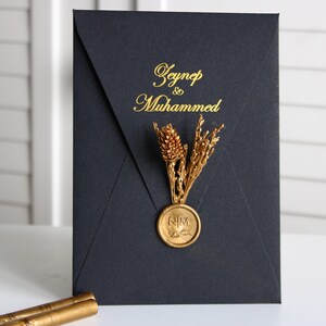 Stilvolle Gold bestäubte Blumeneinladungskarte, Wachssiegel-Einladungskarte, Gold- und Silberdruck Optionale personalisierte Einladung