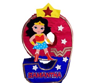 Pinhata da Mulher Maravilha | Decoração para Festa de Aniversário de Super-Heróis