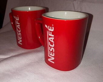 Taza roja de Nescafé