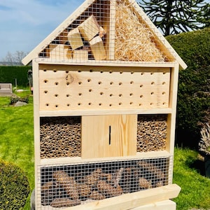 DARLUX Garden Wooden Insect Hotel XL Wild Bee Nesting Aid Insect House Natural Species-Appropriate Freestanding
