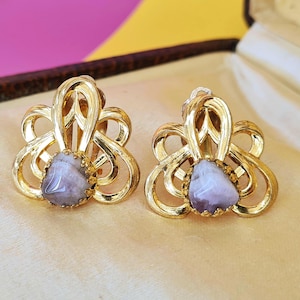 Vintage clip-on earrings. Art Deco vintage clip-on earrings in gold-plated metal and natural amethysts.