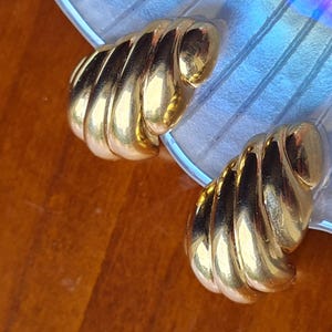 Vintage clip-on earrings. Stern Paris jewelry in gold-plated metal.