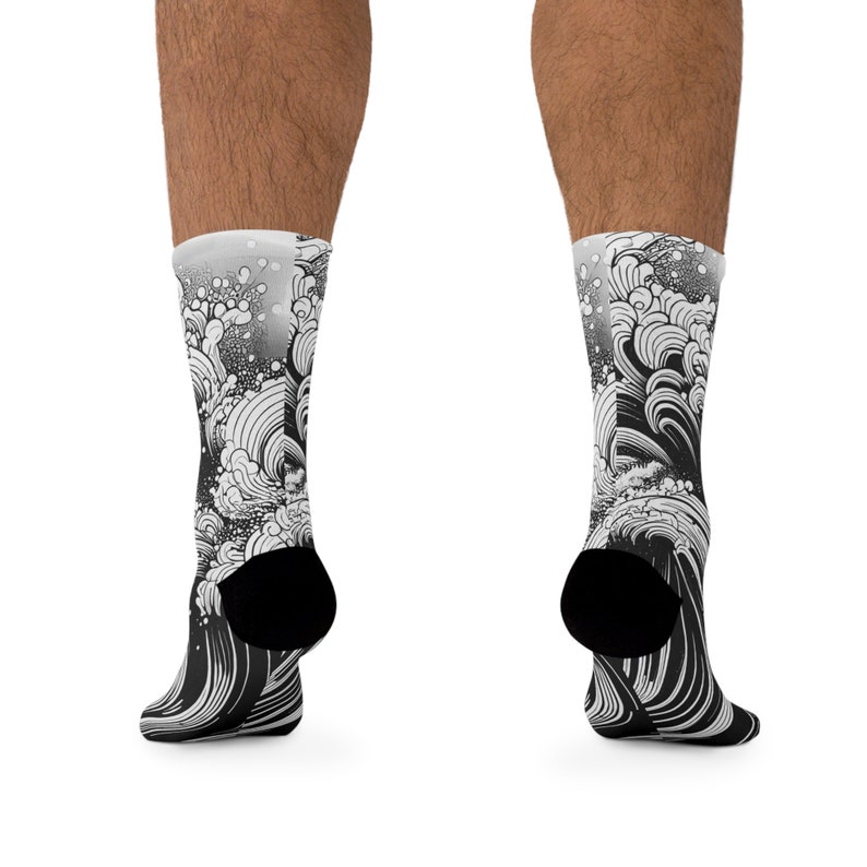 Ocean Waves Swirling Socken - Reiten Sie die Welle des Stils mit diesen umweltfreundlichen Schönheiten Bild 4