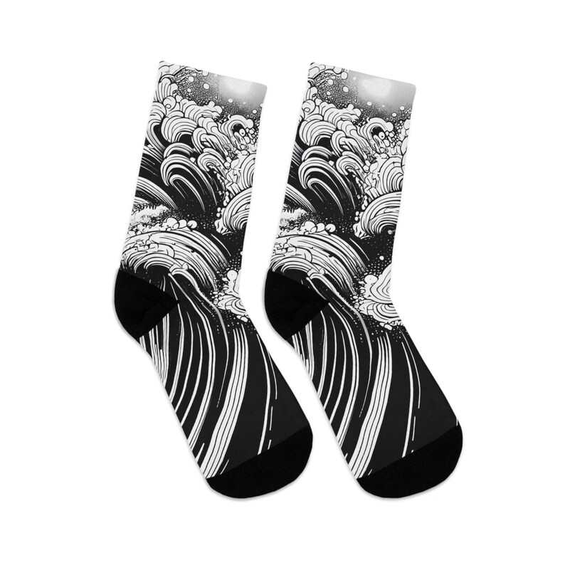 Ocean Waves Swirling Socken - Reiten Sie die Welle des Stils mit diesen umweltfreundlichen Schönheiten Bild 5