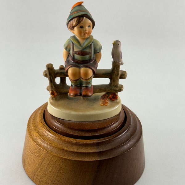 Wayside Harmony (Hum 111 3/0), Vintage Hummel figurine on a music box