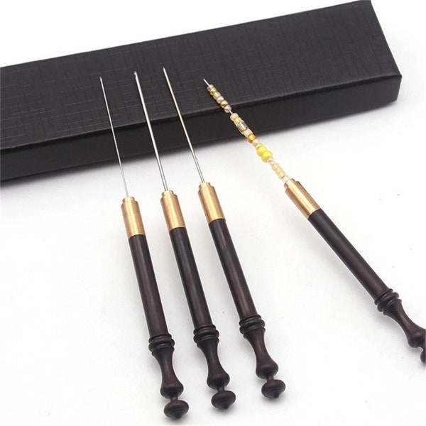 Embroidery Crochet Hooks Needle, Wooden Handle Beading Hooks for Sewing Embroidery Beading 0.6mm＋0.8mm＋1.0mm＋1.2mm, DIY Weaving Needle Tool