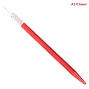 K&ouml;nnte beinhalten: Ein rotes Metallwerkzeug mit einer spitzen Spitze und einem silbernen Griff. Das Werkzeug ist mit "A1:0.6mm" gekennzeichnet.