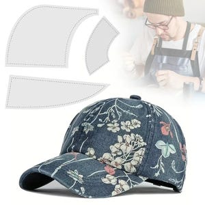 Puede incluir: Gorra de béisbol de mezclilla con un estampado floral en blanco, rosa y verde. La gorra tiene una visera curva y un pequeño botón en la parte superior. El fondo incluye plantillas de papel blanco y una persona con gafas.
