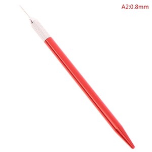 K&ouml;nnte beinhalten: Ein rotes Metallwerkzeug mit einer d&uuml;nnen, spitzen Nadel an einem Ende. Das Werkzeug ist mit "A2:0.8mm" gekennzeichnet.