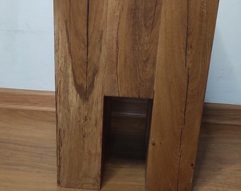 Sgabello oliato con gambe dritte in stile rustico in rovere massiccio, Geölter Hocker mit geraden Beinen im rusticikalen Stil aus massir Eiche