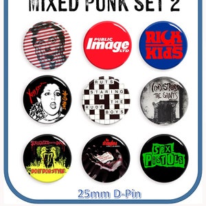 Op de afbeelding: Negen 25 mm diameter pinback buttons met punkrock bandlogo's. De buttons zijn rood, blauw, zwart, wit en geel met zwart-witte tekst. De bands die worden getoond zijn Public Image Ltd, Rich Kids, The Ruts, The Saints, Slaughter and the Dogs, The Stranglers en Sex Pistols.