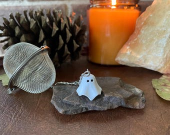 Spooky Little Ghost Tea Infuser: Stainless Steel Loose-leaf Steeper