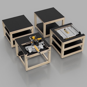 Può includere: Quattro tavoli da officina modulari costruiti con telai in legno chiaro e piani quadrati neri. Un tavolo presenta una troncatrice gialla e grigia montata al centro, mentre un altro tavolo contiene un inserto per sega da banco giallo e grigio.