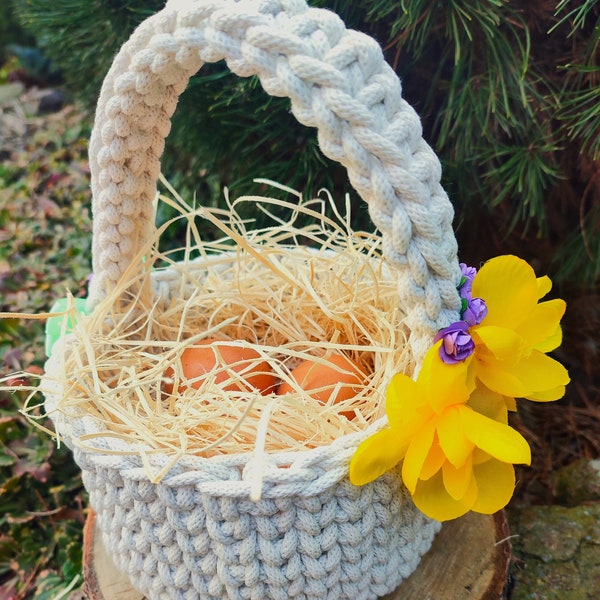 Crocheted Basket with Twine, Easter Basket, Springtime Ecru Basket. Floral Arrangement.