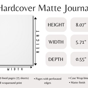 Puede incluir: Un diario de tapa dura mate blanco, de 20,5 cm de alto, 14,5 cm de ancho y 1,4 cm de grosor. Cuenta con 150 p&aacute;ginas rayadas, impresi&oacute;n envolvente completa, bordes perforados y encuadernaci&oacute;n tipo estuche. El diario tiene un acabado mate.