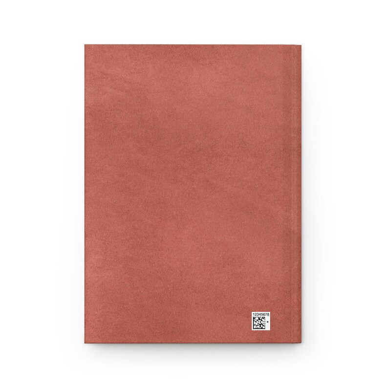 Puede incluir: Un diario rectangular cerrado con una cubierta texturizada de color marr&oacute;n rojizo. El diario se ve desde el frente. Un peque&ntilde;o cuadrado blanco con un c&oacute;digo de barras y n&uacute;meros est&aacute; en la esquina inferior derecha.