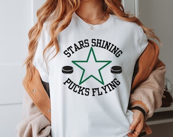 ダラス スターズ ファン シャツ、ダラス スポーツ ファン ギフト、コンフォート カラーズ ダラス ホッケー シャツ、ダラス アイス ホッケー、ホッケー ファン ギフト、スターズ ファン ギフト