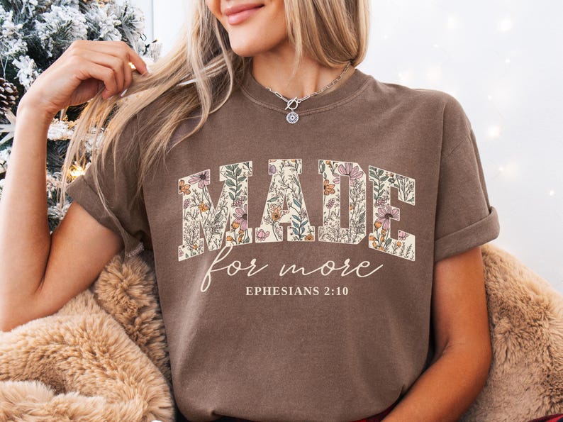 Camisa con versículo bíblico y colores reconfortantes, linda camisa cristiana para mujer Espresso