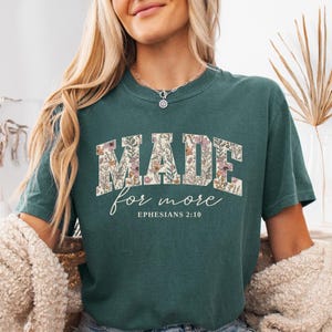 Camisa con versículo bíblico y colores reconfortantes, linda camisa cristiana para mujer Blue Spruce