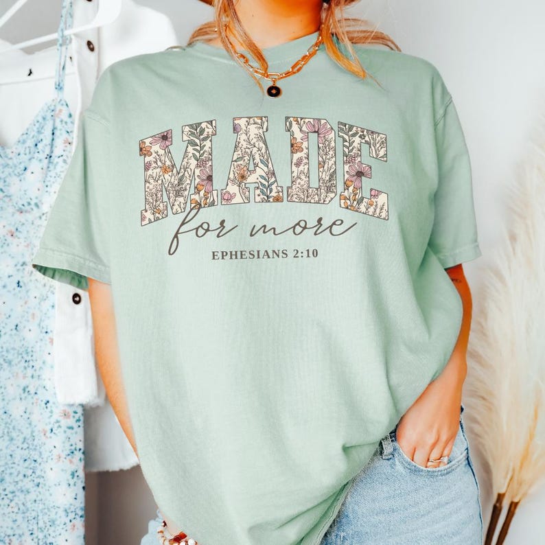 Camisa con versículo bíblico y colores reconfortantes, linda camisa cristiana para mujer Bay