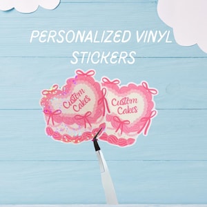 Anpassat Coquette-tårtklistermärke – Rosa rosett-estetik, söt vinyldekal för Kindle, laptop, vattenflaska, festgåva