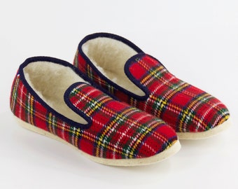 Red Scottish mixed Charentaise Made in France - Charentaises comfortable interior lined with 100% natural wool