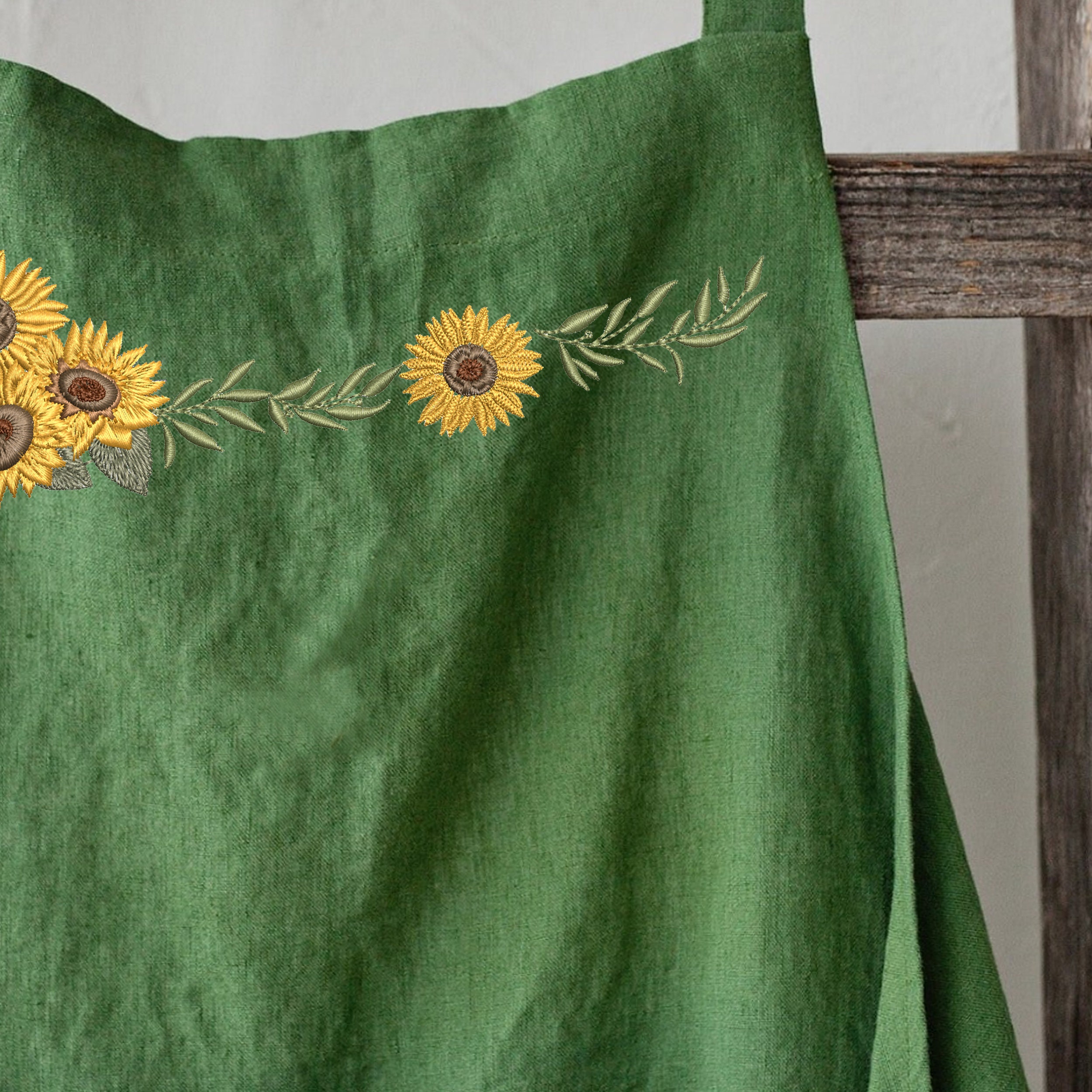 マメクロゴウチ　TunicWithSmallFlower　Embroidery マメクロゴウチ TunicWithSmallFlower Embroidery 21SS Tunic