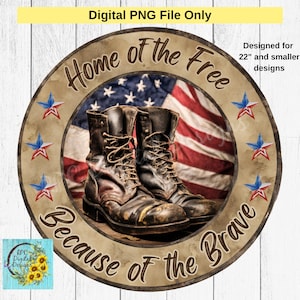 Puede incluir: Un letrero redondo de madera con un aspecto desgastado, que presenta un par de botas de cuero gastadas, una bandera estadounidense y el texto "Home of the Free Because of the Brave".