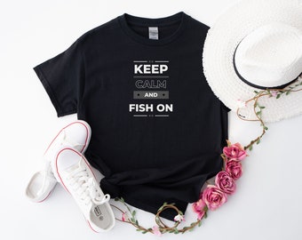 Mantenga la calma y pesque, camiseta unisex Gildan 5000, regalo perfecto para sus seres queridos, profesiones, pasatiempos, inspirador