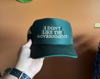 THE ORIGINAL I don't like the government (Dark Green)