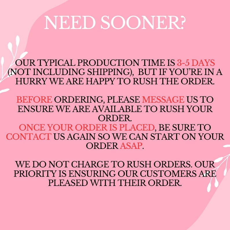 Może przedstawiać: R&oacute;żowo-biały grafik z tekstem "NEED SOONER?" i informacjami o zam&oacute;wieniach ekspresowych. Tekst wyjaśnia, że ​​typowy czas produkcji wynosi 3-5 dni, ale jeśli potrzebujesz zam&oacute;wienia szybciej, możesz wysłać wiadomość do sprzedającego, aby sprawdzić, czy może je przyspieszyć. Tekst wyjaśnia r&oacute;wnież, że za zam&oacute;wienia ekspresowe nie ma dodatkowych opłat.