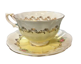Beautiful Royal Albert Bone China Tea Cup and Saucer Made in England Invitation Series Vintage Yellow and Gold Design